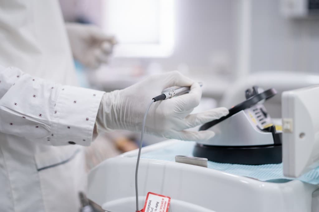 Advanced clinical technology at The Dentique Kolkata